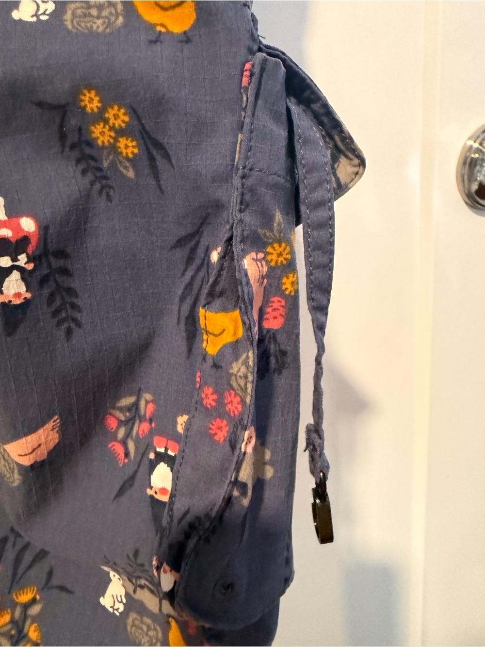 Duluth Trading Co Navy Floral & Yellow Chicken Print Overalls short 🩳 - Picture 6 of 8